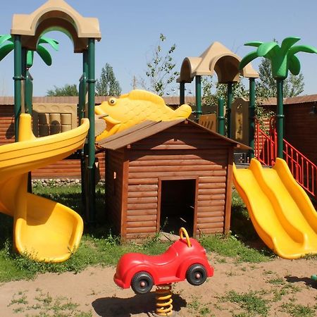 Astana Park Hotel ภายนอก รูปภาพ