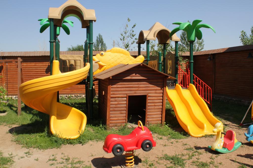 Astana Park Hotel ภายนอก รูปภาพ