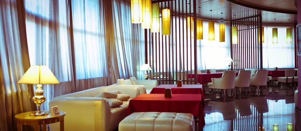 Astana Park Hotel ภายนอก รูปภาพ